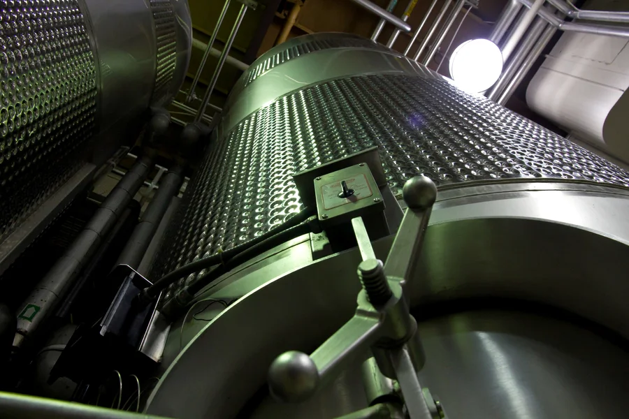 Grinding and dispersion of pigments at industrial scale